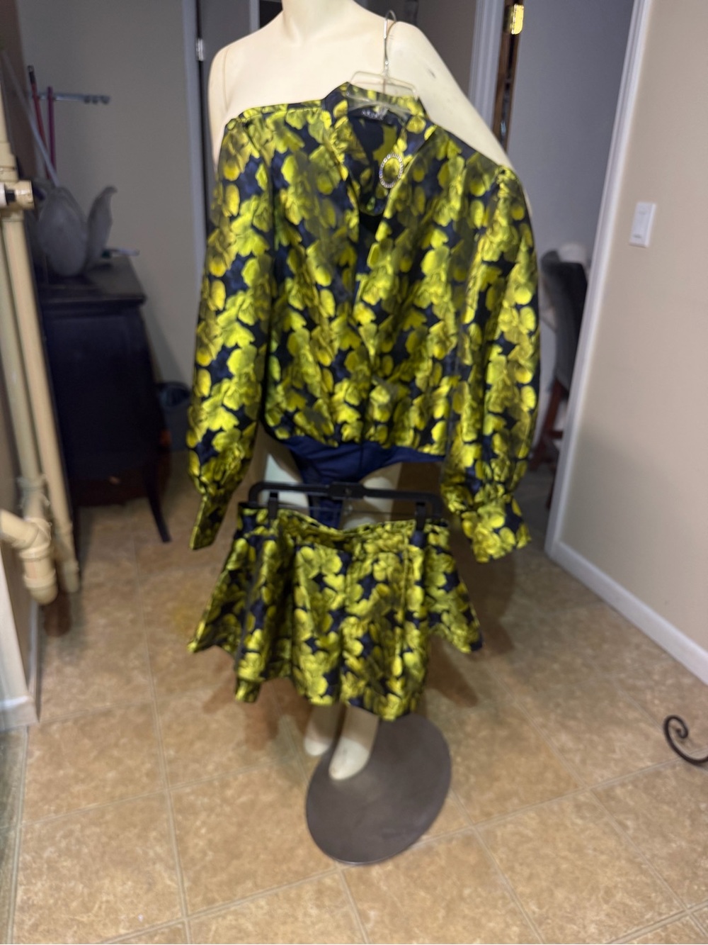 AKIRA Green and Navy Floral Two-Piece Short Set-Top is bodysuit